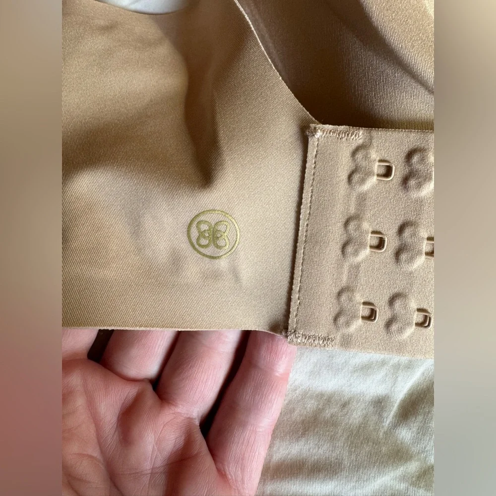 Honeylove Crossover Wireless Bra, Mesh Panels, Sand Beige, Size L 38B/C - Picture 7 of 8